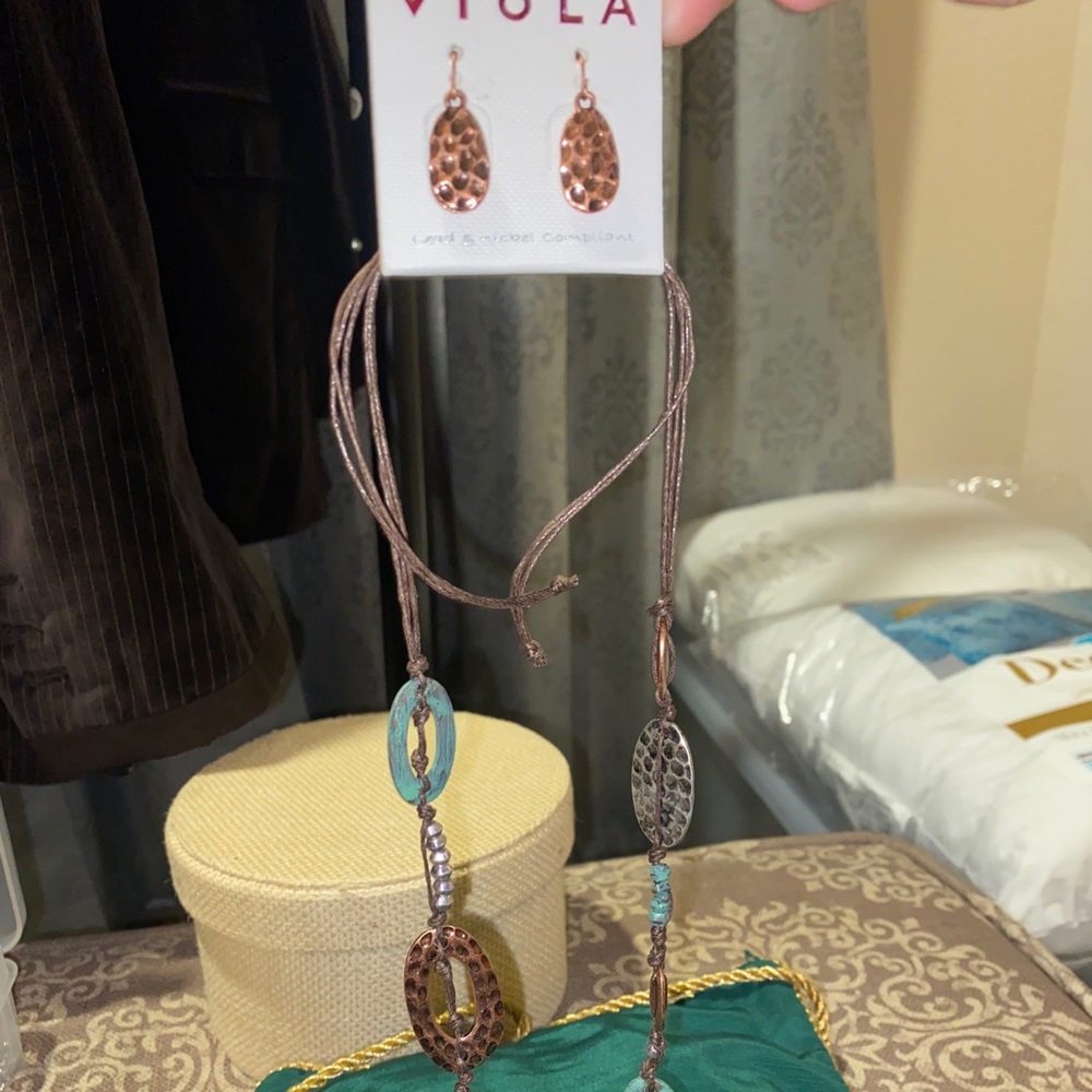 BUNDLE OF JEWELRY - Picture 3 of 12